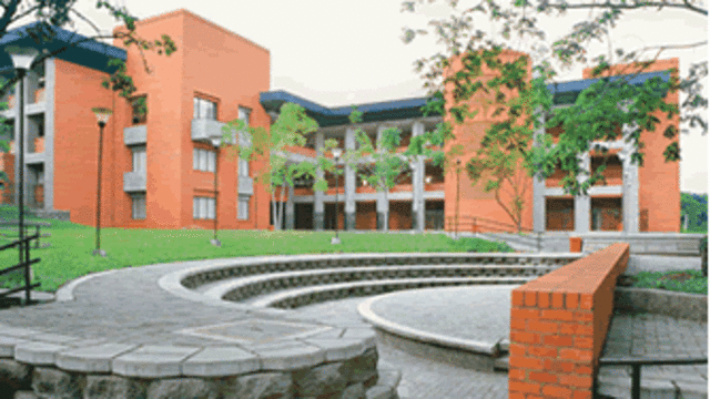 Solicitan cambio de colegio a universidad