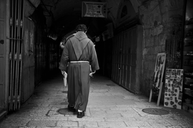 Exilio voluntario de religiosos