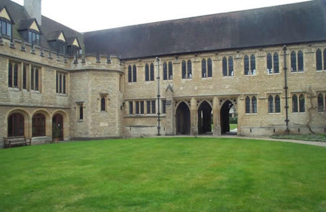 Fundacion: Universidad de Oxford