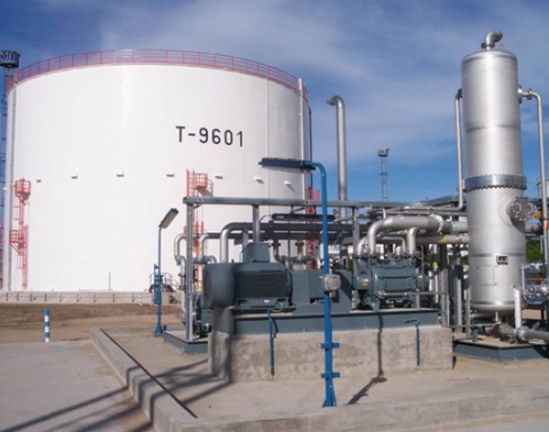 AUGE DE LA EXPLOTACION PETROLERA Y REFINACION