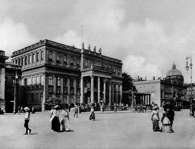 Criação do Curso de Francês por correspondência em Berlim