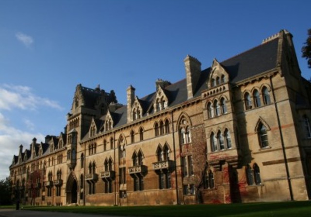 Creación de la Universidad de Oxford (Inglaterra)