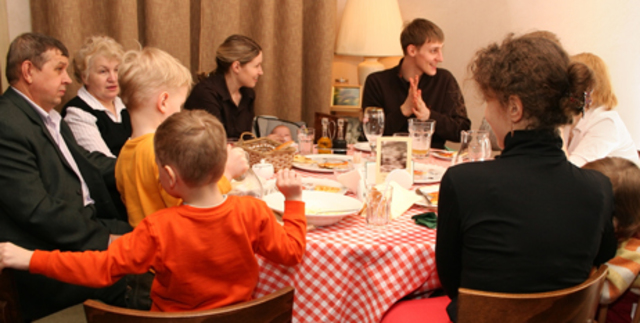 Anuncio del compromiso a los padres de ambos novios