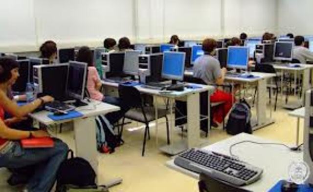 primeras aulas de informatica en centros educativos