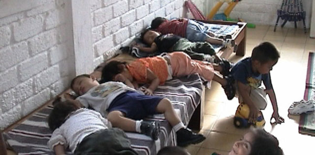 La Iglesia decreta que no se puede vender a un niño despues de los 7 años.