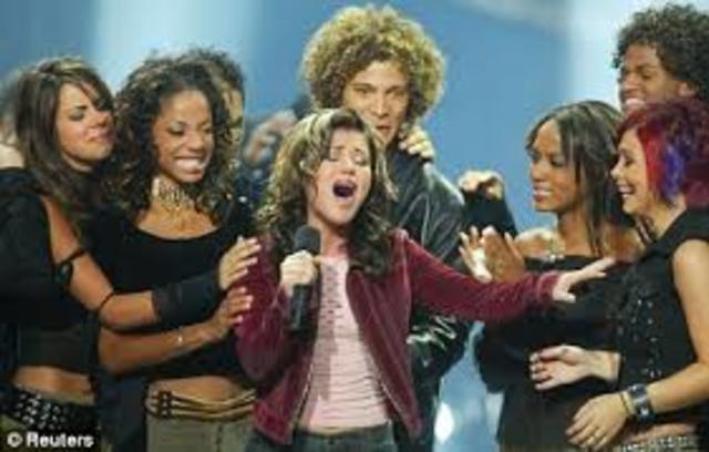 Kelly Clarkson winning American Idol