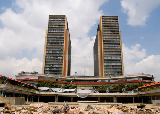 Apertura las Torres Gemelas del "Centro Simón Bolívar"