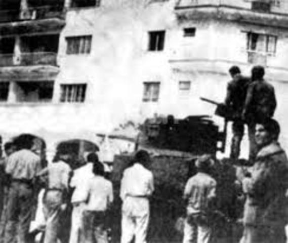 Se genera una Huelga de Prensa y le sigue una Huelga General.