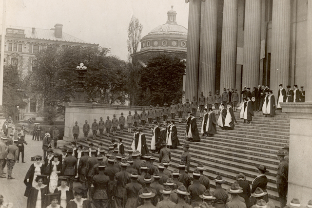 Fueron expulsados de colombia las ordenes religiosas