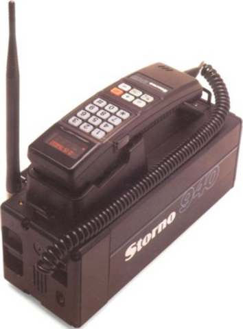 Ericsson lanza el sistema NMT 450 (Nordic Mobile Telephony 450 MHz), Era el primer sistema del mundo de telefonía móvil tal como se entiende hasta hoy en día.