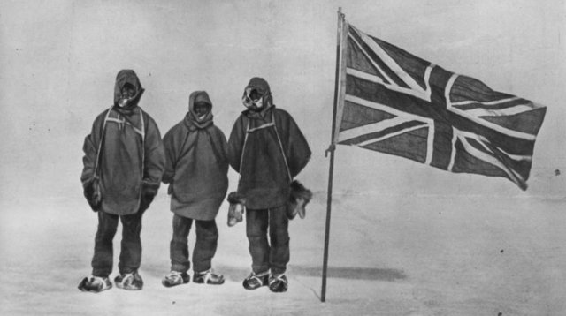 Men make to the South Pole