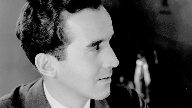 Edward R. Murrow starts work at CBS