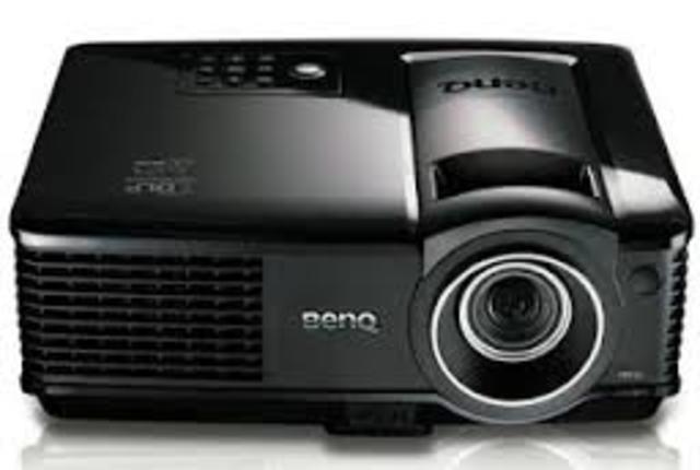 Seempieza a comercializar el proyector.