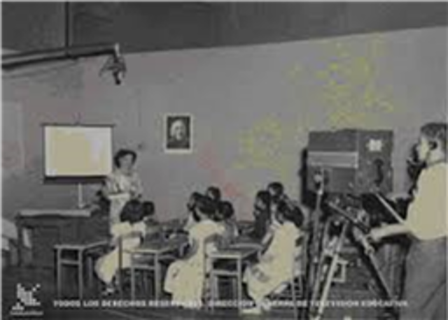 En México apareció la Telesecundaria