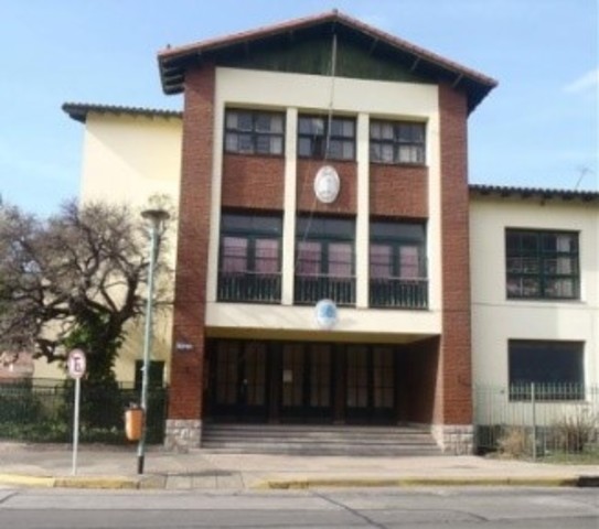 Enseñanza por correspondencia en los niveles de primaria y secundaria