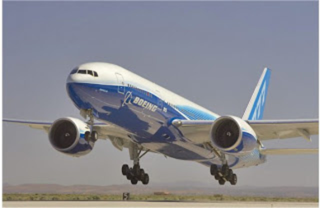 El primer vuelo con motor fue realizado por los hermanos Orville y Wilbur Wright, el 17 de Diciembre de 1903 que duro solamente 12 segundos.