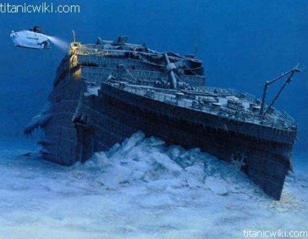 Titanic Sinks