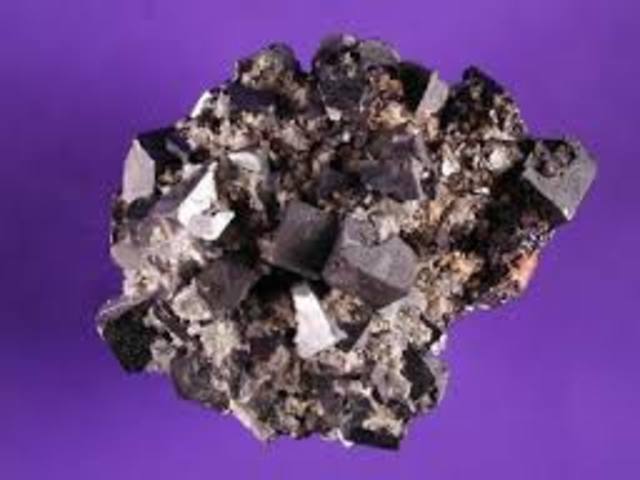 1748 ULLOA DESCUBRE EL PLATINO EN SUDAMERICA PRIMER ELEMNTO QUIMICO DESCUBRIERTO EN AMERICA