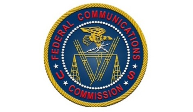 La Comisión Federal de Comunicaciones (FCC) empieza a desregularizar los medios de transmisión electrónica.