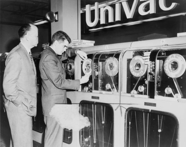 CBS utiliza UNIVAC para precedir elección presidencial