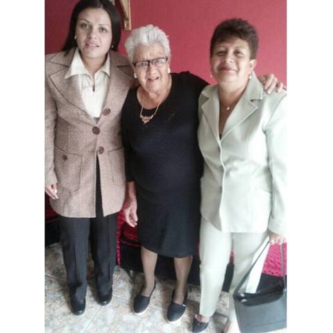 Grado de la hermana - Lic en básica primaria con énfasis en artes - universidad minuto de Dios.