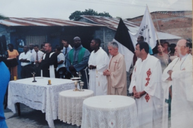 Claretianos y Diocesanos, participando en la misa