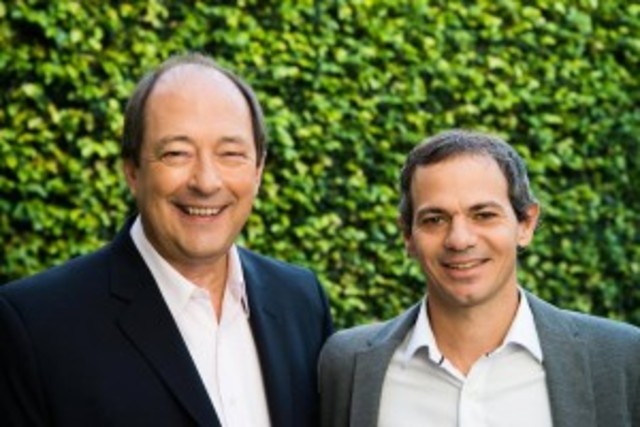 Lucas Llach como su compañero de fórmula