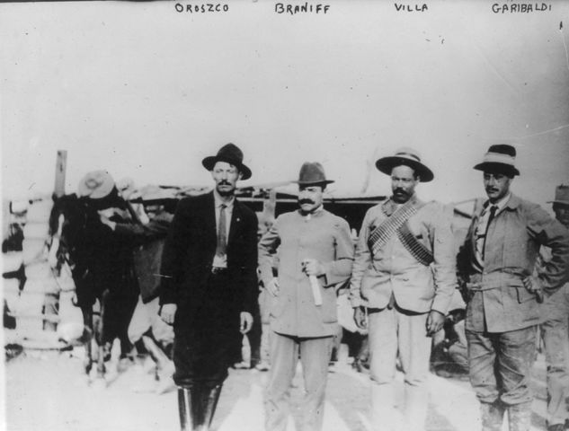 Villa da el golpe en Juarez