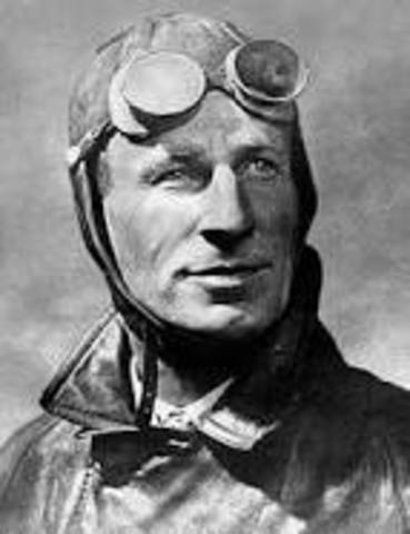 Charles Kingsford Smith killed in air crash.