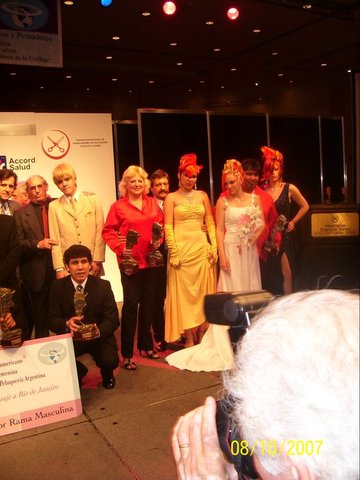 MODELO DE PELUQUERO VIAJAMOS A BS AS PRESENTACION EN EL SHERATON