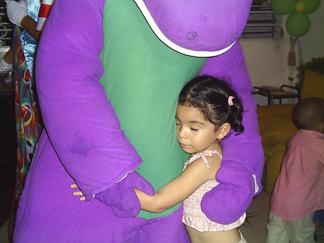 con el barney el dinosaurio