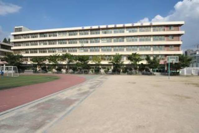 I move to banpo and go to a new school