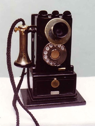 PRIMER TELEFONO AUTOMATICO