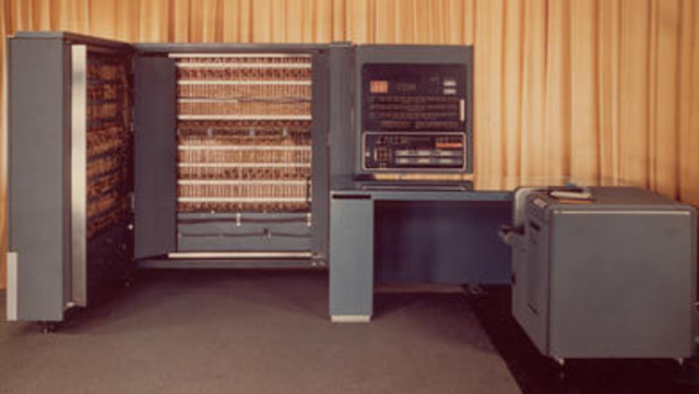 IBM saca a la venta la IBM 701