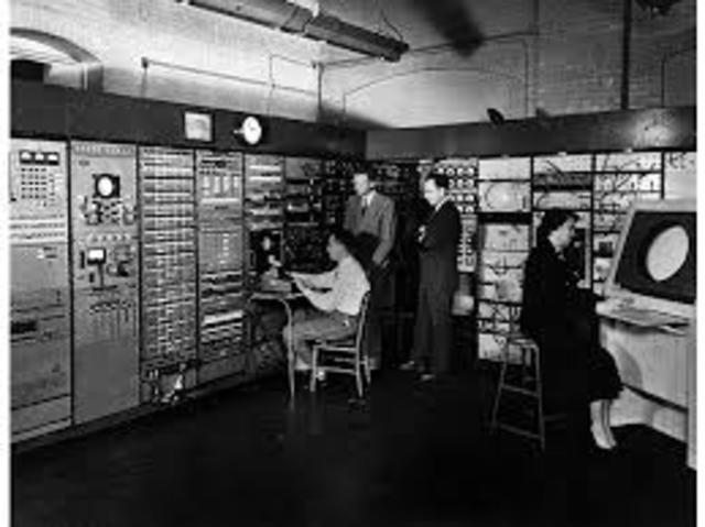 Se desarrolla el primer simulador de vuelo "Whirlwind I"