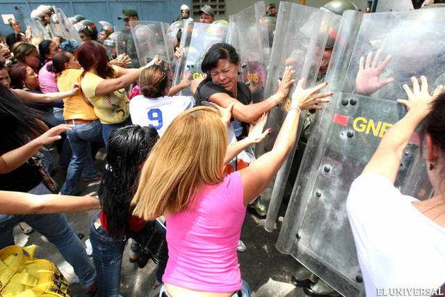 Lunes de horror se vivió en LA PLANTA - Caracas