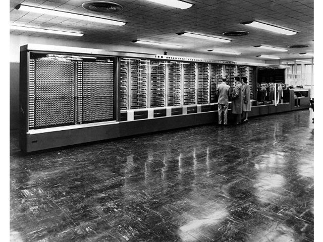 La Mark 1, primera computadora electromecánica.