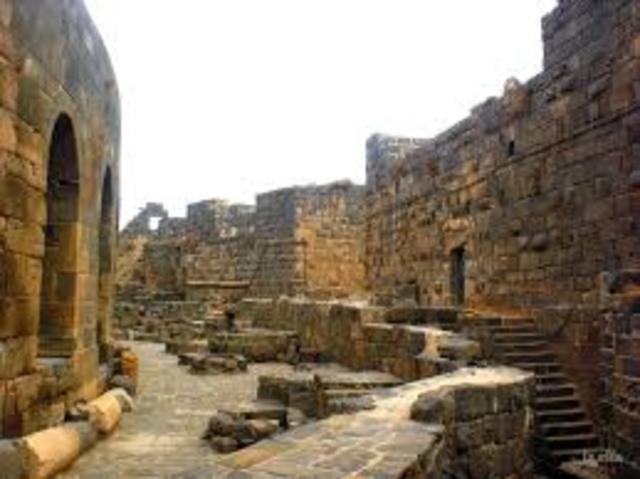 330 años a.C los riegos extendieron su imperio hasta la antigua Mesopotamia y construyeron estructuras con mayor precision, aparecio el sistema de deduccion,metodos logicos, y la prueba de teoremas