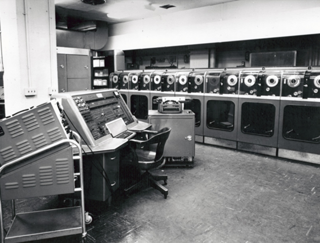 UNIVAC (UNIVersal Automatic Computer I, Computadora Automática Universal I)