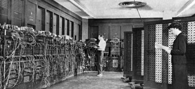 la Universidad de Pensilvania, inauguraro el nuevo ordenador  ENIAC