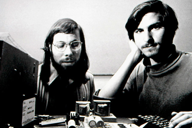 Steven Wozniak y Steven Jobs fundaron Apple Computer