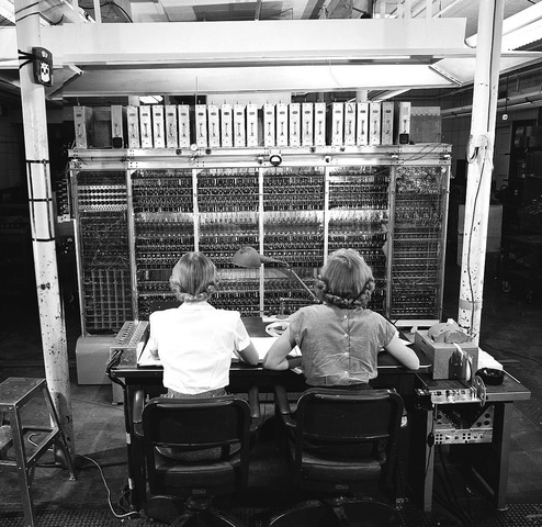 El MANIAC (Mathematical Analyser Numerator Integrator and Computer).