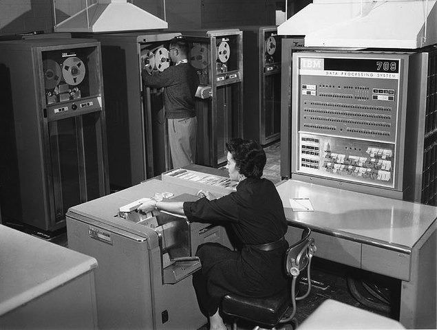 Primera generacion (1951-1958)