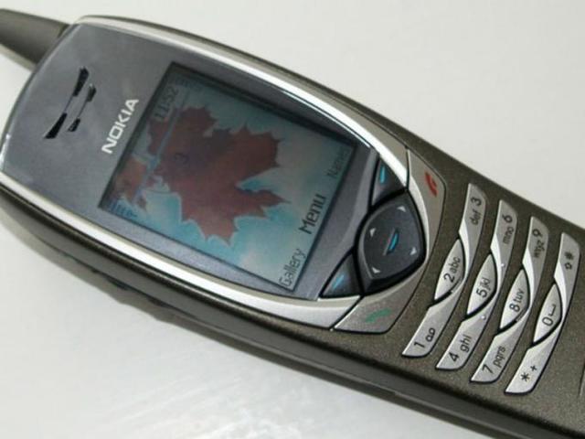 Nokia lanzó el 6650 , el primer teléfono 3G en el mundo, en 2002.