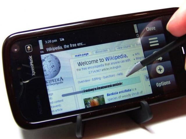 En 5800 Xpress music fue lanzado en 2008 y se convirtió en el primer teléfono inteligente "touch" de nokia.