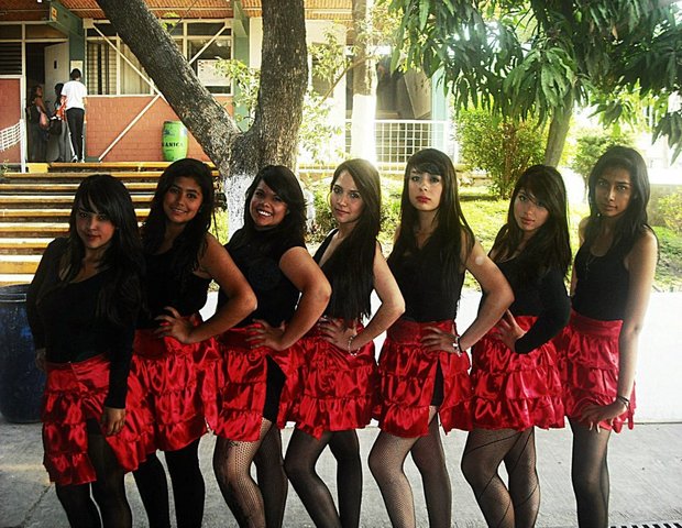 BAILE EN LA SECUNDARIA