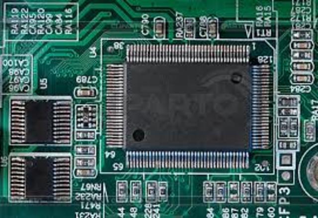 Aparecen los microcircuitos