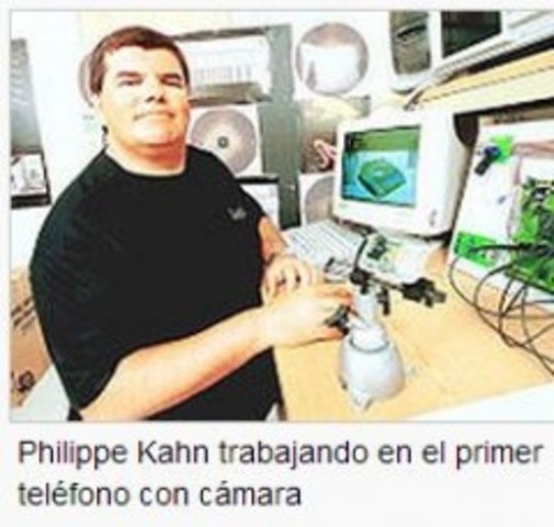 El primer teléfono completo con cámara fotográfica