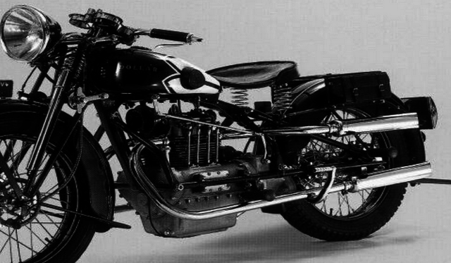 Primera motocicleta con cilindro