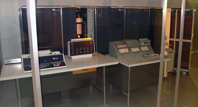 IBM lanza la computadora: IBM 7070